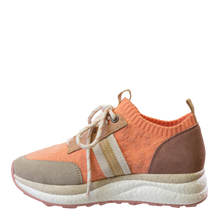 Load image into Gallery viewer, OTBT - SPEED in ROSETTE Sneakers
